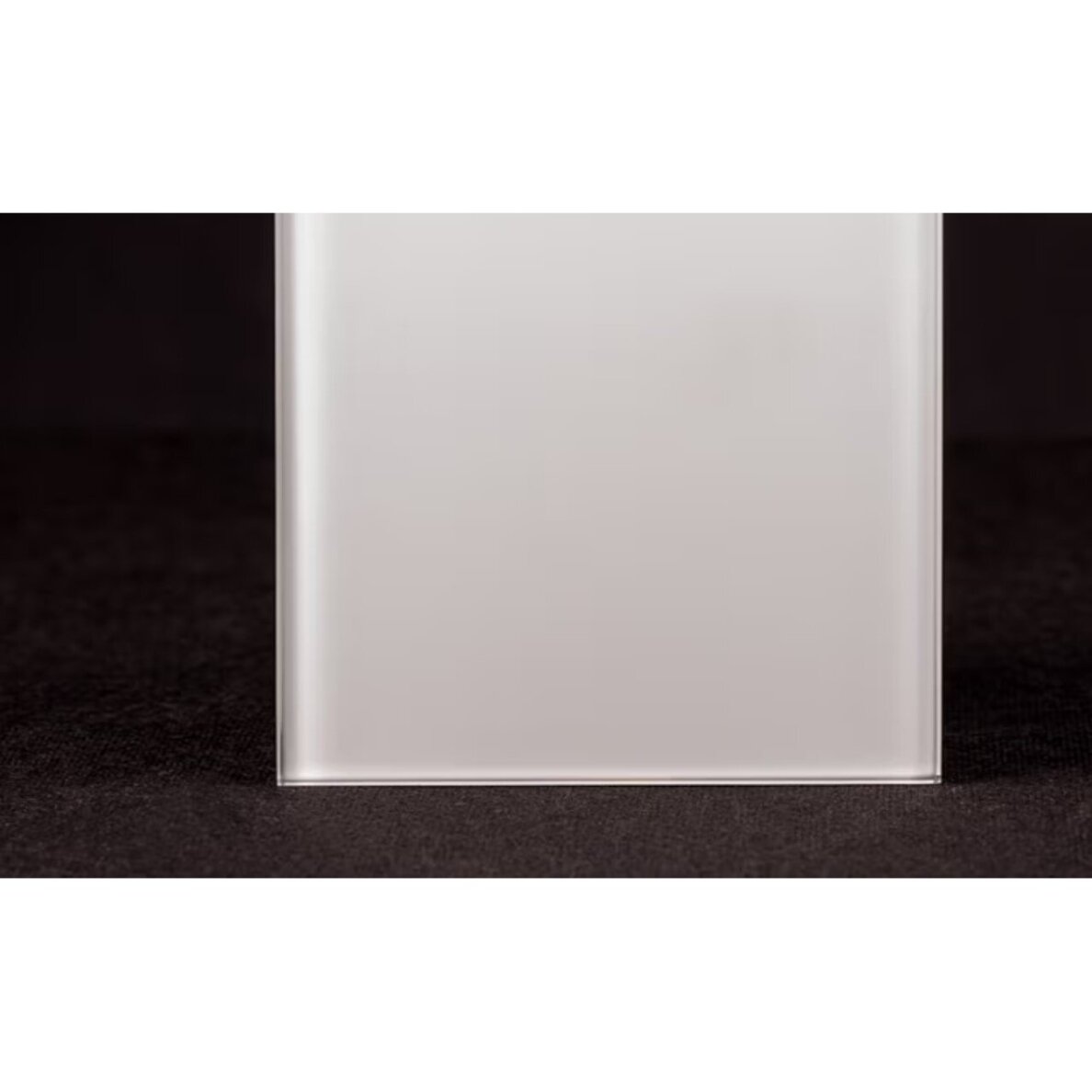 Švelniai baltas RAL9010 stiklas Švelniai baltas RAL9010 stiklas